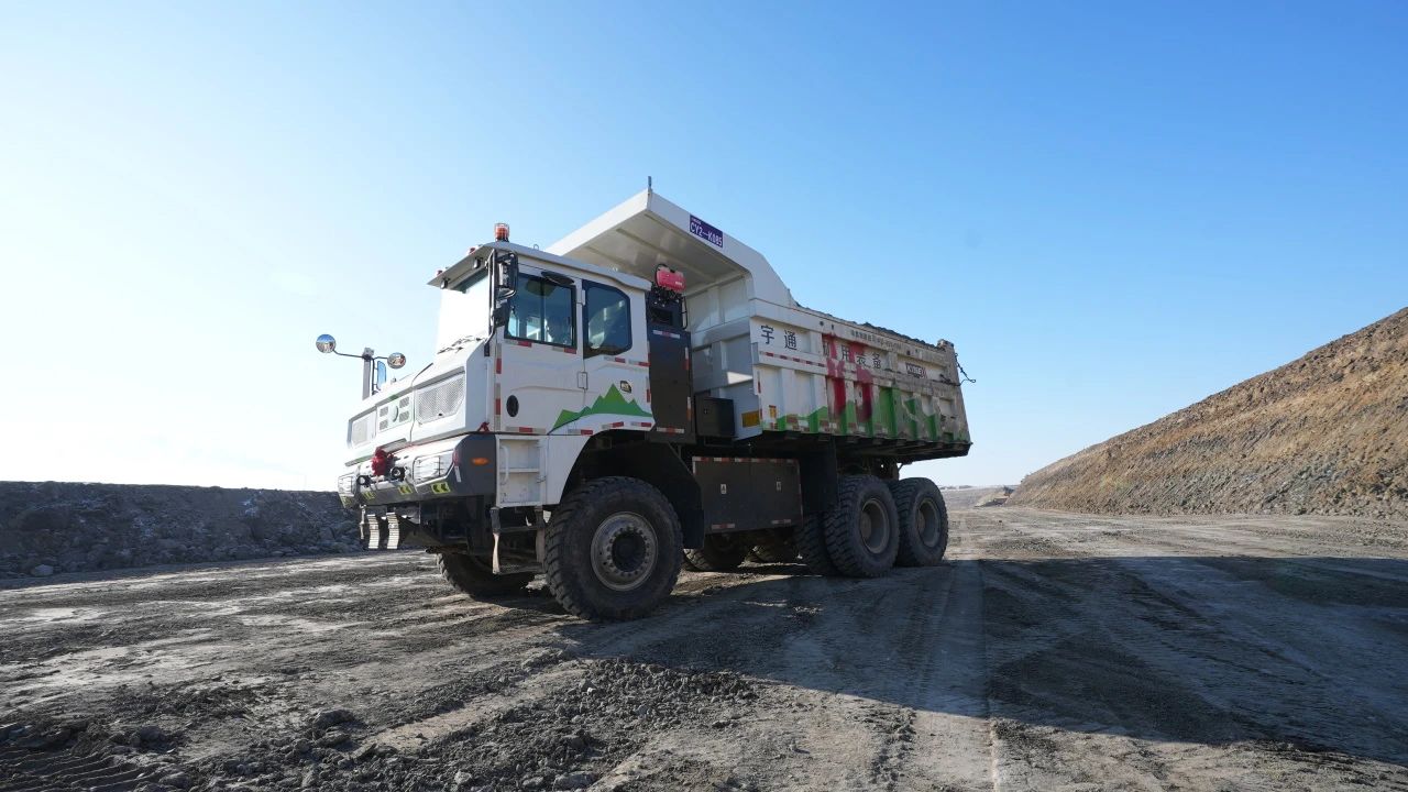 《三十萬度電》高燃上映！宇通礦卡成就雪國新傳奇