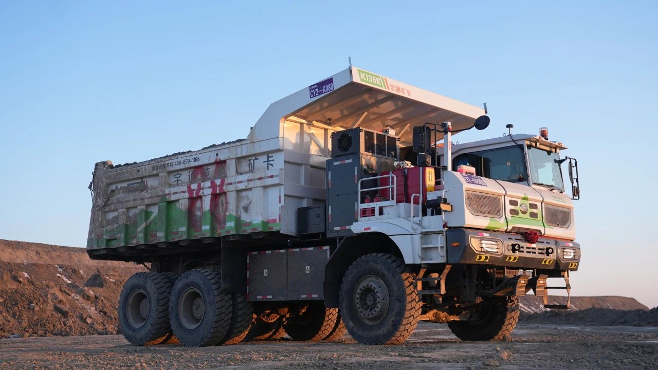 《三十萬度電》高燃上映！宇通礦卡成就雪國新傳奇