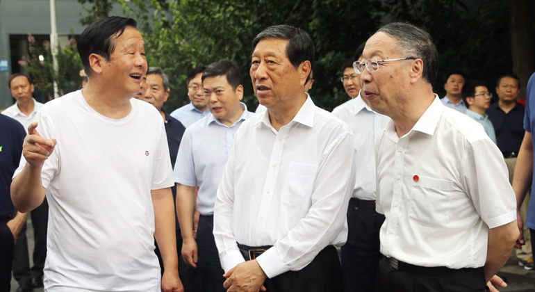 全國(guó)人大常委會(huì)原副委員長(zhǎng)張平考察宇通