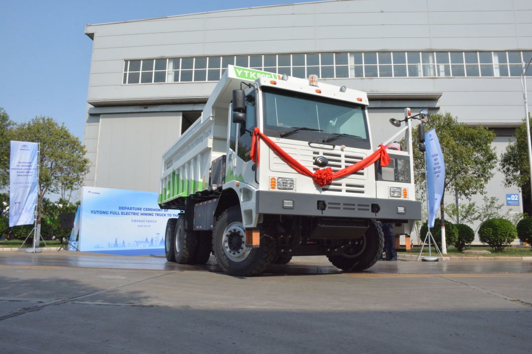 鋪就出海新藍(lán)圖！宇通純電礦卡批量交付泰國(guó)龍頭水泥企業(yè)