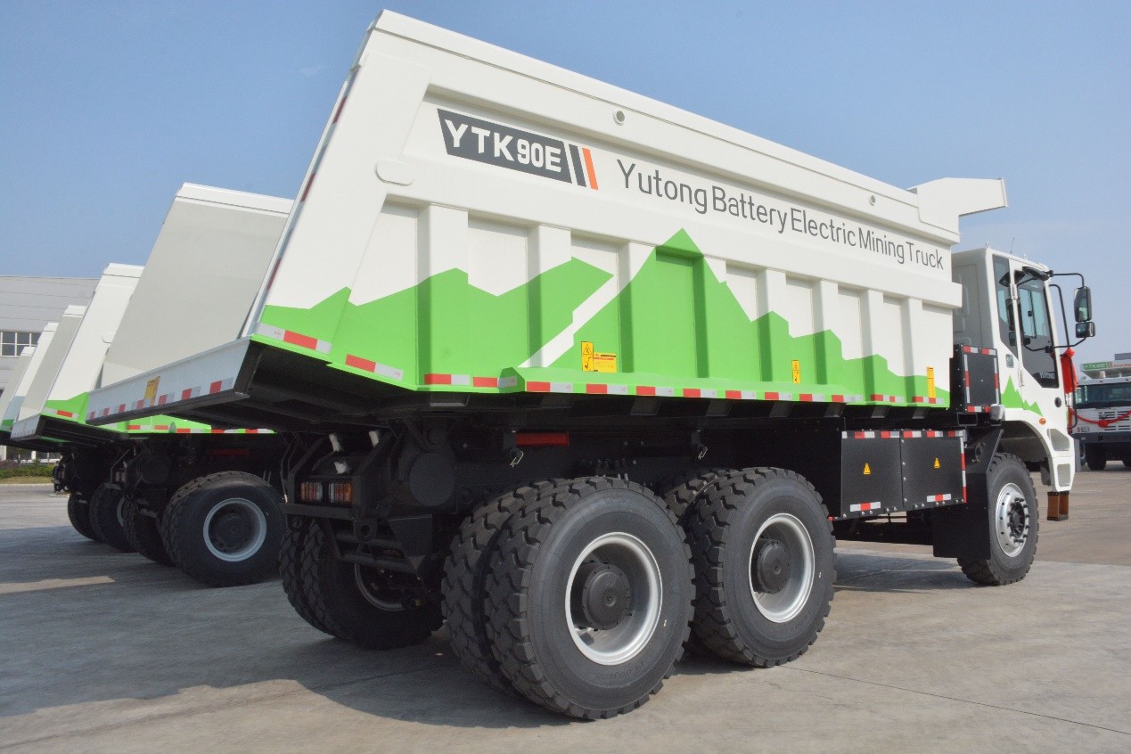 鋪就出海新藍(lán)圖！宇通純電礦卡批量交付泰國(guó)龍頭水泥企業(yè)